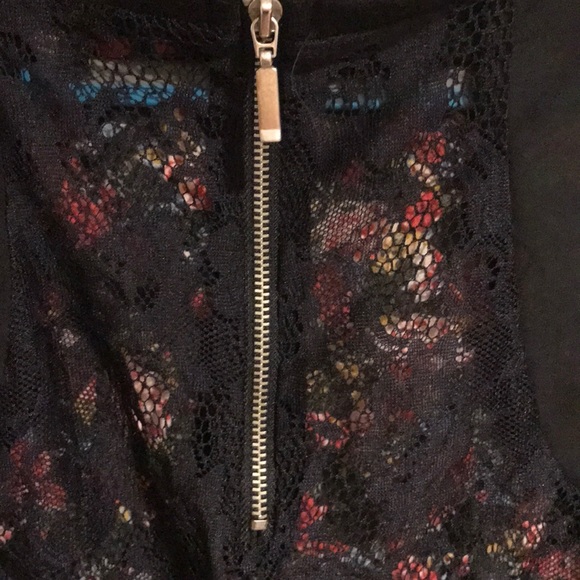 Rampage Floral Lace Backless Tank Blouse - Picture 6 of 7